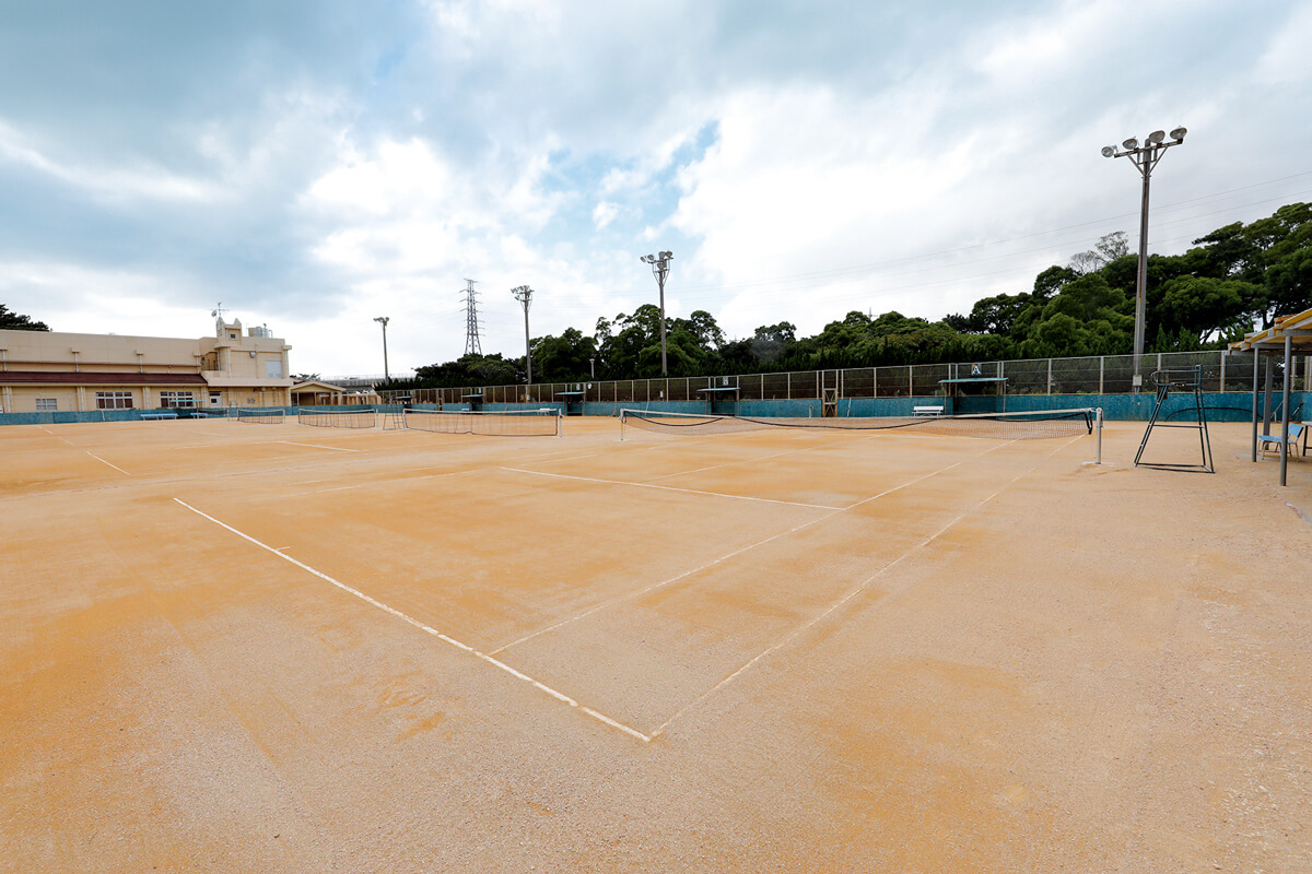 Okinawa City Tennis Courts 沖縄市庭球場
